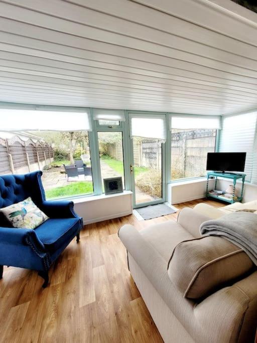 Riverside Bungalow - Direct River Access! Ystradgynlais Exterior foto