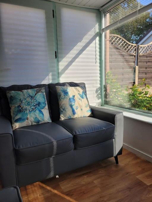 Riverside Bungalow - Direct River Access! Ystradgynlais Exterior foto