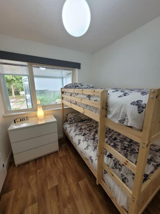 Riverside Bungalow - Direct River Access! Ystradgynlais Exterior foto